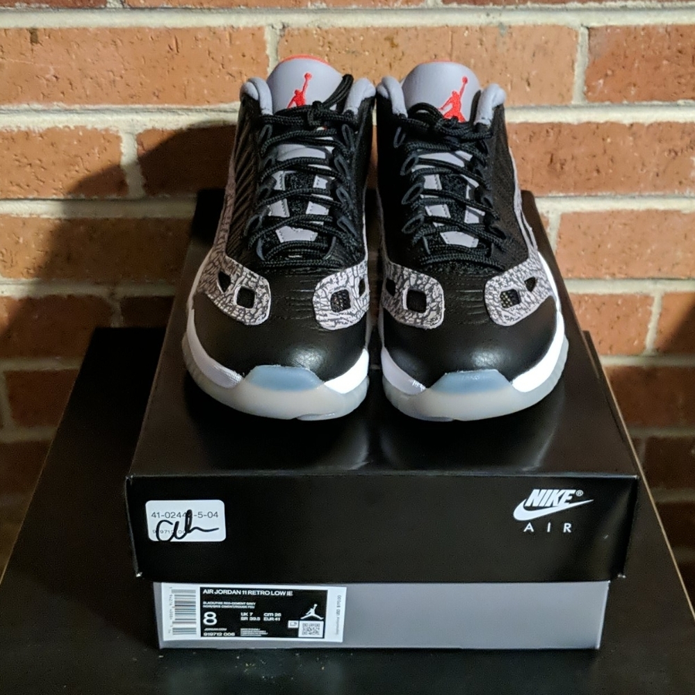 Air Jordan 11 Retro Low IE